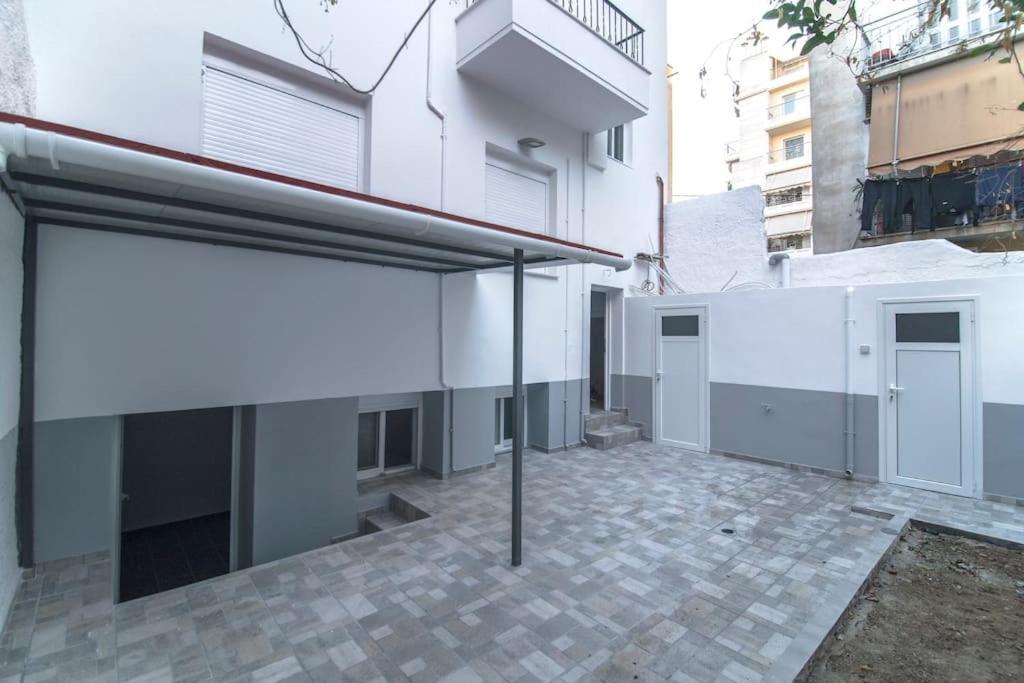 Downtown Rare And Modern Two Storey Building Athena Bagian luar foto