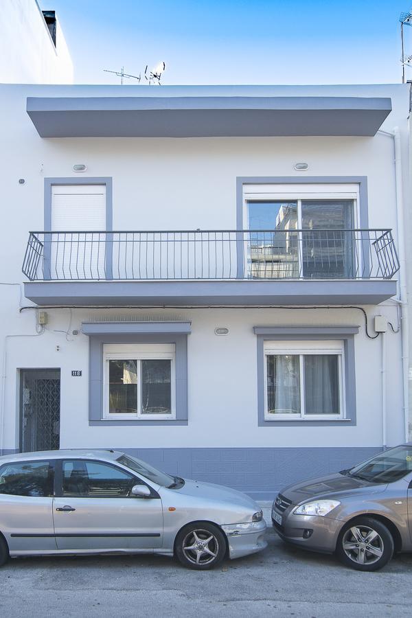 Downtown Rare And Modern Two Storey Building Athena Bagian luar foto